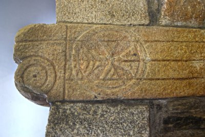 Tallados visigodos en la Capilla de São Pedro de Balsemão, Sé, Lamego, Portugal c.599 (granito) de Visigothic